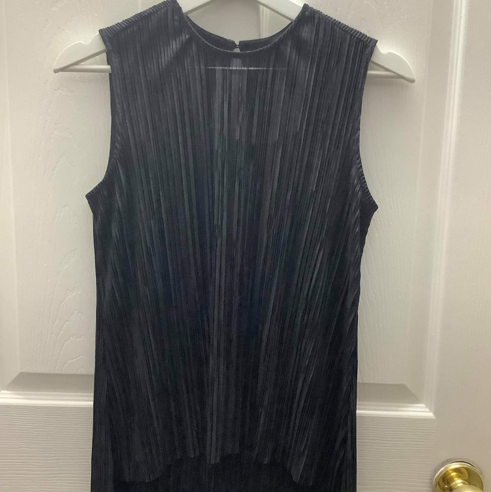 Sleeveless Black Dress Shirt